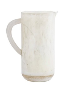 Carafe élégante en résine au design contemporain pour la présentation de boissons et la collection de décoration intérieure - Product Image 3