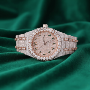 Reloj de Diamantes Moissanite de Proveedor Indio con Elegante Engaste de Piedras para Uso Casual y Formal Disponible para la Venta - Product Image 1