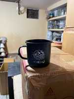 Taza Térmica de Metal Esmaltado Negro con Logotipo de Calavera, Diseño Impreso de Estilo Lujoso, para Camping, con Asa, para Regalo al Aire Libre