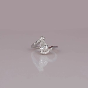 Chapado en plata de 14K ajustable al por mayor barato mujeres moda Mossanite grabado forma elegante anillo de compromiso - Product Image 1