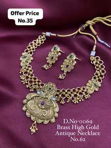 Conjunto de collar tradicional indio de latón antiguo chapado en oro con aretes - Joyería de estilo Rajwadi para novias y bodas - Product Image 2