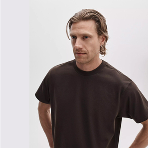 Camiseta de Algodón Orgánico de 300 GSM, Corte Cuadrado, Hombros Caídos, Talla Grande para Hombre, con Bordado Personalizado en el Hombro - Product Image 4