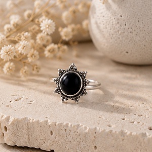 Anillo de Piedra Preciosa de Ónix Negro Natural en Plata de Ley 925 |   Joyería Artesanal de Diseño - Product Image 3