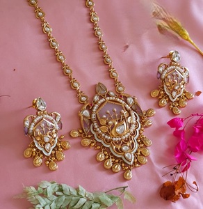 Conjunto de collar y aretes de moissanita chapados en oro de diseño de alta calidad, para bodas, colección para mujer. - Product Image 4