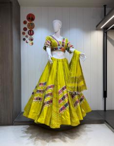 Conjunto de Chaniya Choli de Seda Romana Premium con Dupatta de Georgette Vintage y Adornos de Espejo para Mujer, Ropa Festiva - Product Image 6