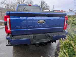 Ford Super Duty F-350 SRW LA-RIAT 4WD Crew Cab Pickup 2026, roues de 18 pouces, intérieur en cuir, et toit ouvrant panoramique disponible - Product Image 4