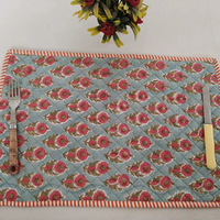 Nouveaux sets de table rectangulaires modernes rouges matelassés à motifs floraux imprimés à la main, réutilisables, 100 % coton, pour la décoration de table à manger, les banquets, la maison et la cuisine