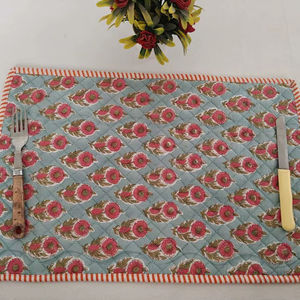 Nouveau Moderne Rectangle Rouge Matelassé Floral Main Bloc Imprimer Napperons Table À Manger Décor Jetable Banquet Maison Cuisine De Mariage - Product Image 1