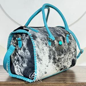 Sacs de voyage en cuir de vachette faits à la main de grande capacité, style western, avec concho en pierre turquoise, sacs à bandoulière et sacs de sport - Product Image 1