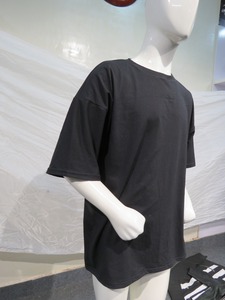T-shirt Streetwear Oversize Noir Uni Personnalisé de Haute Qualité avec Logo Entièrement Imprimé, 300 Grammes, Coupe Ample et Longue, Idéal pour la Sérigraphie - Product Image 4