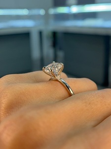 Bague de fiançailles avec halo caché en diamant rond brillant cultivé en laboratoire de 2,50 carats, or blanc 14 carats, certifiée IGI. - Product Image 6