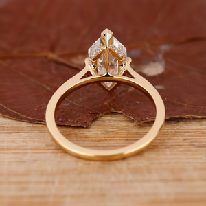 Anillo de Compromiso con Diamante Solitario Corte Marquesa, Oro Amarillo de 14K, Anillo de Boda Minimalista y Elegante, Unisex - Product Image 4