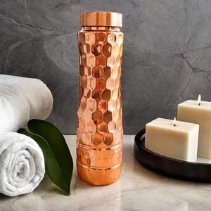 Bouteille d'eau en cuivre pur avec gravure florale complexe, anti-fuite, bouteille ayurvédique pour la maison, le bureau, les voyages, cadeau - Product Image 3