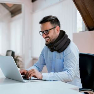 Cuscino Gonfiabile per Trazione Cervicale con Decompressione Spinale, Cuscino da Viaggio per Allineamento delle Spalle, Pompa Inclusa - Product Image 3