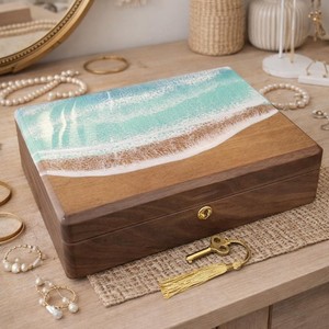 กล่องเครื่องประดับไม้เรซิ่นลายชายทะเล TIMELESS CRAFT งานศิลปะเรซิ่นลายทะเล ดีไซน์สวยงาม พร้อมกุญแจล็อค สำหรับเก็บของตกแต่งบ้าน งานฝีมือสั่งทำพิเศษ - Product Image 1