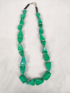 Collar de Resina Artesanal de Moda - Diseño Tradicional Hecho a Mano y Personalizado, Regalo para el Día de San Valentín y el Día de la Madre - Product Image 5