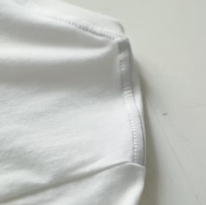 Camiseta Blanca de Manga Corta para Hombre con Estampado Azul, Cuello Redondo, Diseño Casual, de Algodón Transpirable - Product Image 5