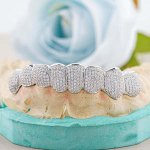 Nouveautés Grillz Hiphop Haut et Bas Plaqué Or, Luxe Tendance, Sertis de Moissanite Ronde Taille Brillant - Product Image 1