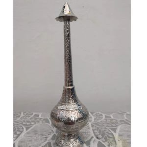 Rociador de Agua de Rosas Metálico Hecho a Mano con Grabado Gulab Pash, Acabado Plateado, Botella de Perfume, Dispensador de Fragancia para Ceremonias de Boda - Product Image 3