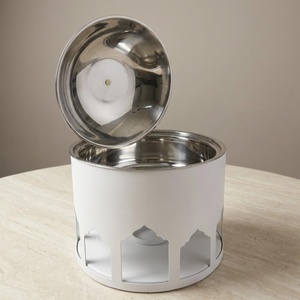 Calentador de Alimentos Moderno de Metal con Recubrimiento en Polvo Blanco y Cúpula de Acero Elegante plato para calentar alimentos con diseño recortado para catering y eventos de lujo - Product Image 4