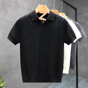 เสื้อยืดแขนสั้นผู้ชายแฟชั่นฤดูร้อนสีพื้น คอโอ ระบายอากาศได้ดี ผลิตจากโพลีเอสเตอร์ 100% สวมใส่สบาย ดีไซน์เท่ห์  ปรับแต่งได้ตามต้องการ - Product Image 1
