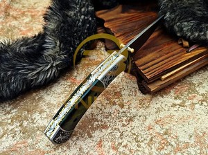 Couteau de poche pliant en acier Damas fait main avec manche en résine de qualité supérieure - Product Image 2