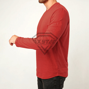 T-shirt personnalisé pour homme à manches longues, couleur unie, en coton vierge, col rond rouge, coupe ajustée, décontracté, vente en gros de vêtements - Product Image 4