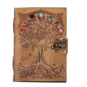 Grimoire en cuir artisanal avec sept pierres des chakras et motif Arbre de Vie, bord festonné, journal cadeau pour Wicca et sorcières - Product Image 1