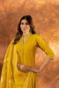 Ensemble Kurta en coton moutarde pour femme avec dupatta fleuri, coupe classique, tenue décontractée traditionnelle indienne et pakistanaise, broderie longue jusqu'au sol - Product Image 4