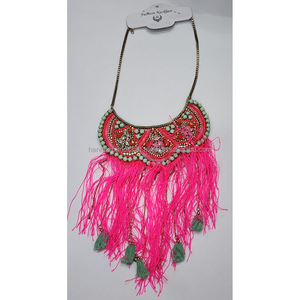 Collier artisanal en résine fantaisie à perles irrégulières avec fermoir à vis, collier tribal moderne en perles, bijoux artisanaux en résine - Product Image 2