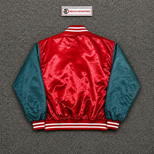 Chaqueta Varsity Personalizada en Satén Rojo Brillante y Verde Azulado Oscuro, Chaqueta Bomber Premium de Béisbol con Mangas en Contraste y Ribete a Rayas Rojo y Blanco - Product Image 6