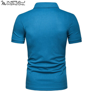 เสื้อโปโลผู้ชายสีขาวน้ำเงินตัดกัน ดีไซน์ใหม่ทันสมัย ราคาขายส่ง พร้อมโลโก้ของคุณเอง คุณภาพพรีเมียม แบบกระดุมครึ่งตัว - Product Image 3