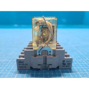 Conjunto de Relé de Potencia de 4 Polos IDEC RH4B-U (Relé) / SH4B-05 (Base) RH4B-U + SH4B-05, Usado como Equipo Semiconductores de Época - Product Image 1