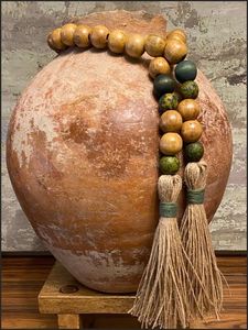 Nouvelle conception de décoration murale bohème en perles de bois et pompons, en bois naturel, pour salon, chambre, maison de campagne - Product Image 1