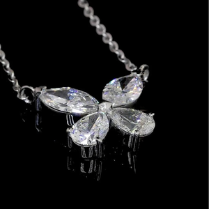 Collier pendentif en or 10/14/18 carats avec diamants de laboratoire en forme de papillon tendance, diamants taille marquise et poire pour anniversaire de mariage - Product Image 2