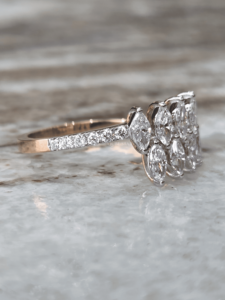 Bague de luxe vintage en or 14 carats avec diamant de laboratoire 0,65 ct taille marquise, sertie pavé motif floral pour femme - Product Image 1
