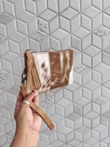 Pochette de poignet élégante en cuir de vachette à motifs western, petit portefeuille avec patchs personnalisés pour usage quotidien - Product Image 2