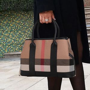 Bolso de mano con revestimiento de lona de diseñador de lujo de primera calidad, bolso de hombro con letras de doble cara de gran tamaño para mujer - Product Image 3