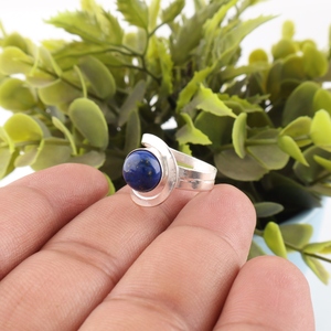 Anillo elegante, clásico y moderno con piedra preciosa de lapislázuli azul en plata de ley 925 para mujeres y niñas. - Product Image 3