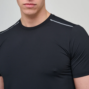 ชุดเสื้อยืดและกางเกงขาสั้นผู้ชาย น้ำหนักเบา ระบายอากาศได้ดี รับผลิตตามแบบ OEM ชุดออกกำลังกายฤดูร้อน ผ้าสี่ทิศทางยืดหยุ่น ชุดวิ่ง ชุดฟิตเนส - Product Image 4