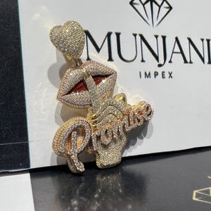 Pendentif Breloque Cœur Lèvres Personnalisé Plaqué Or avec Diamants VVS en Argent S925, Bijoux Hip Hop Certifiés IGI - Product Image 2