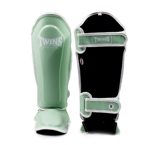 Vernexa - Protectores de Espinilleras Dobles de Piel de Vacuno Rosa Bebé con Cierre Ajustable de Gancho y Bucle para Protección de Piernas - Product Image 6