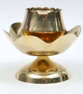 Brûleur d'encens en laiton Bold Blossom, écologique, durable, longue durée, porte-encens aromatique pour la décoration de la maison et religieuse multi-régionale - Product Image 4