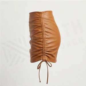 Jupe mini en similicuir taille haute pour femme, design crayon froncé, liens latéraux ajustables, couleur unie, style minimaliste, toutes saisons - Product Image 3