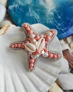 Broche de Lujo con Cuentas de Cristal Bordadas, Joyería Artesanal Hecha a Mano, Modelo MD-9368, Personalizable para Bodas - Product Image 4