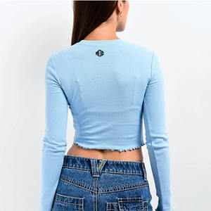 Camiseta corta de punto acanalado para mujer al por mayor, con aberturas florales, elástica, ajustada, estilo casual Y2K, fabricante de camisetas para mujer - Product Image 2