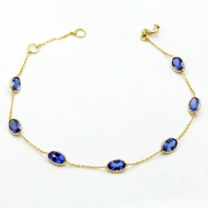 Bracelet en or jaune massif 18 carats avec tanzanite ovale naturelle sertie clos, collection Memoria Jewels, vente en gros - Product Image 1