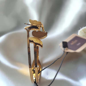 Bracelet manchette papillon plaqué or pour femme – Bijou fantaisie féminin style romantique, bracelet ajustable fait main, produit en gros - Product Image 5