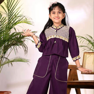 Conjunto Tradicional Verde de Top y Pantalones Plazzo para Niños – Colección Premium con Bordados - Product Image 1