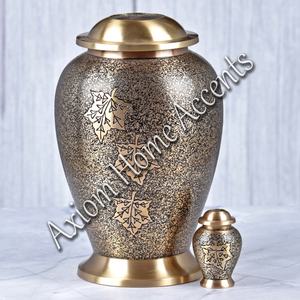 Urna de latón única para cenizas humanas con diseño personalizado, contenedor conmemorativo seguro y duradero de Axiom Home Accents - Product Image 1